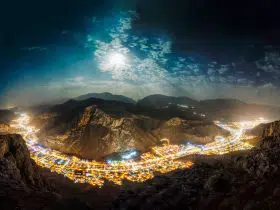 MAKU ماکو و نمای کامل طولی از شهر در شب های مهتابی توسط امید قهرمان OMID GAHHREMAN