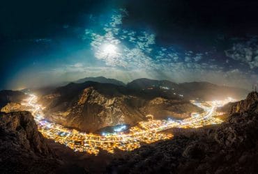 MAKU ماکو و نمای کامل طولی از شهر در شب های مهتابی توسط امید قهرمان OMID GAHHREMAN
